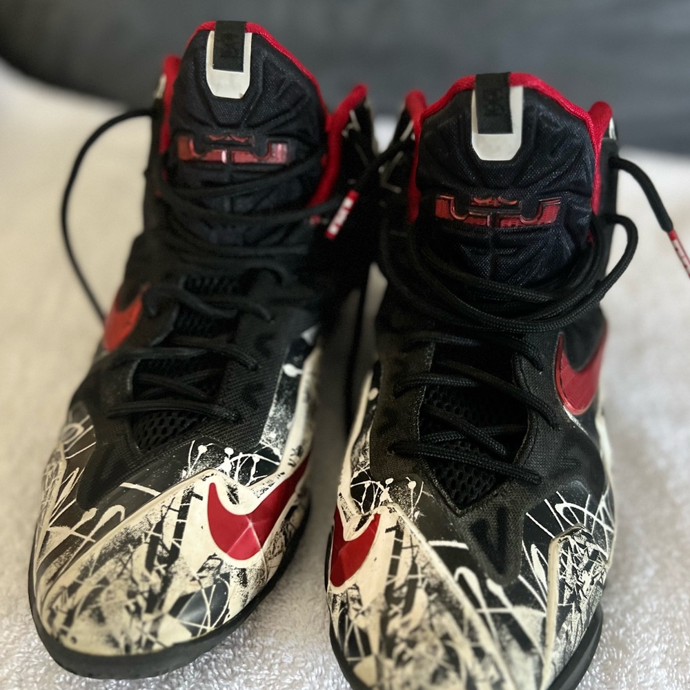 Lebron 11 Graffiti Youth sneaker